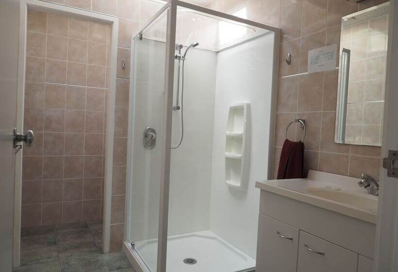 Cook's Lookout Motel