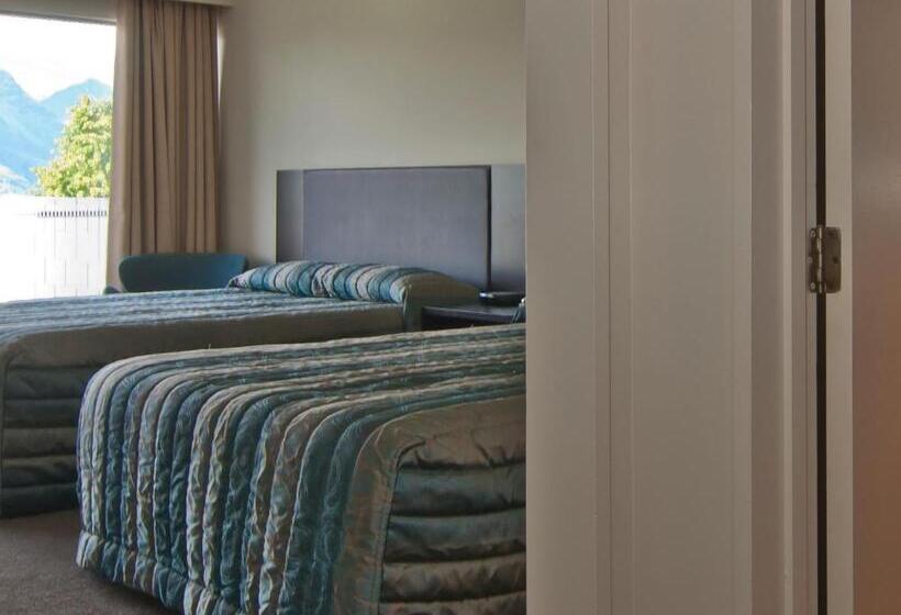 Copthorne Hotel & Apartments Queenstown Lakeview