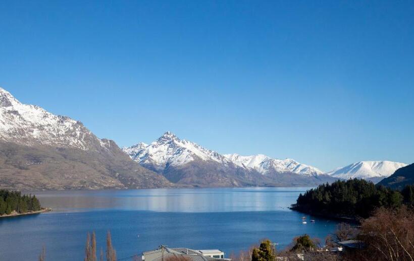 Copthorne Hotel & Apartments Queenstown Lakeview