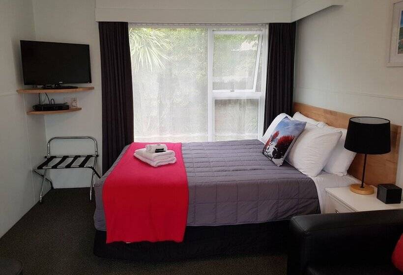 Courtesy Court Motel