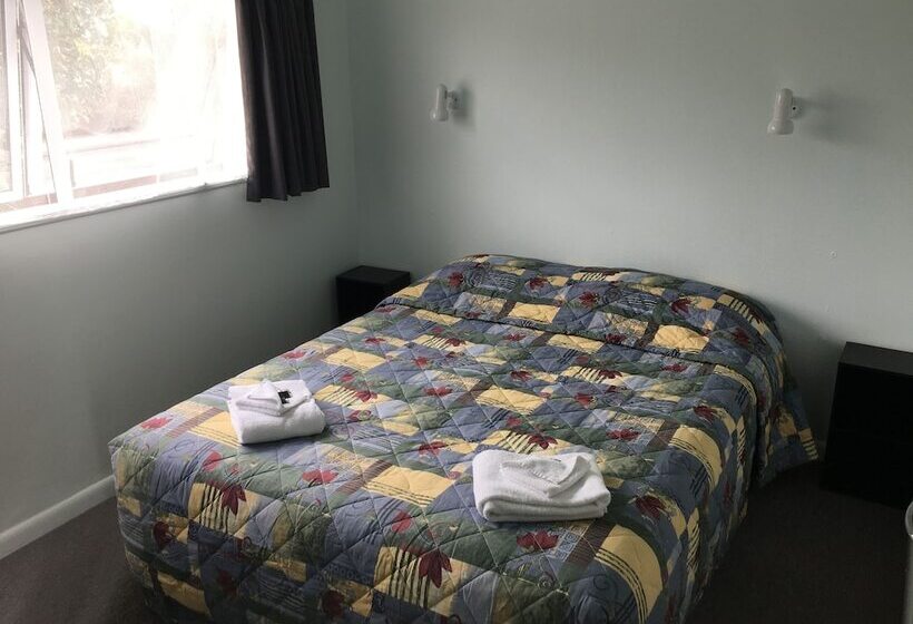 Courtesy Court Motel