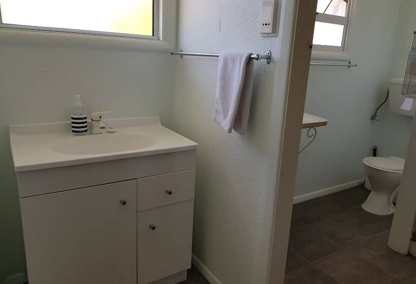 Courtesy Court Motel