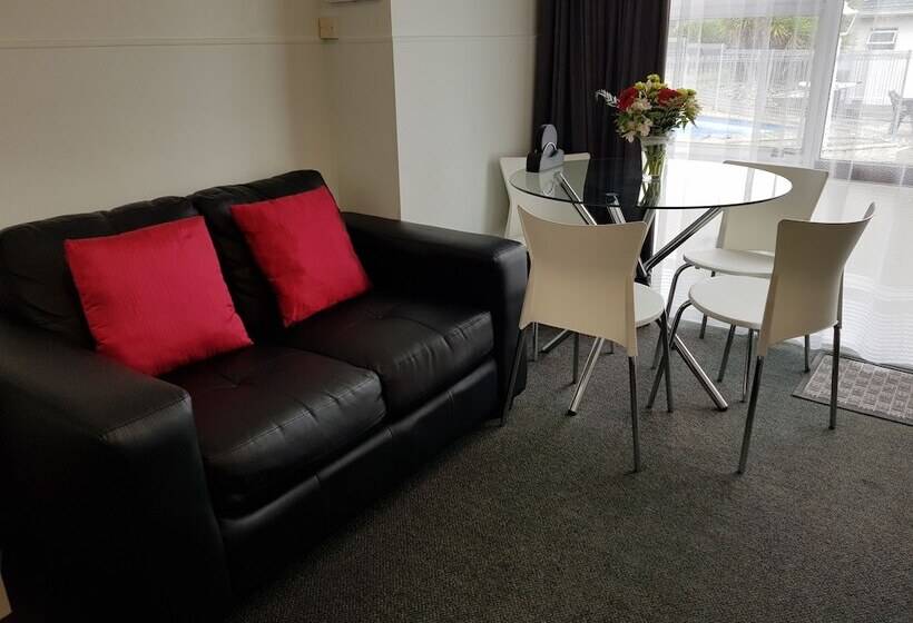 Courtesy Court Motel