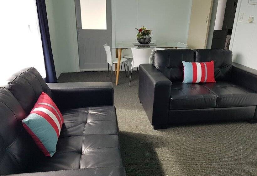 Courtesy Court Motel