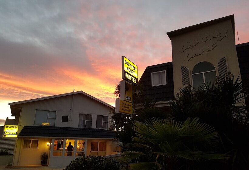 Courtesy Court Motel