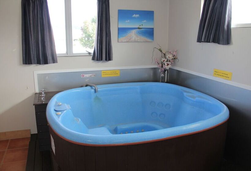 Gateway International Motel