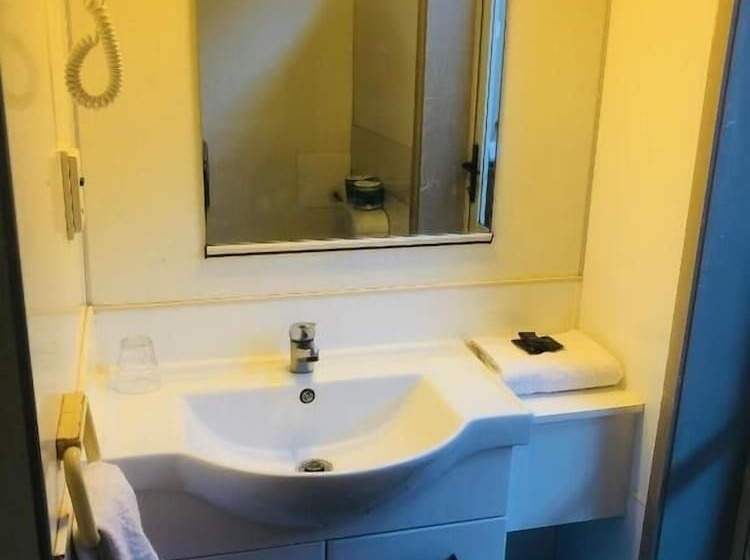 Gateway International Motel