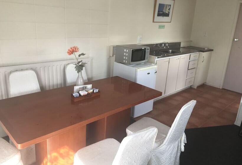 Gateway International Motel