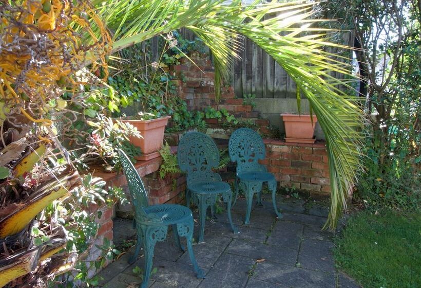 George Street Motel Apartments