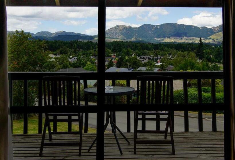 فندق على الطريق Greenacres Alpine Chalets & Villas