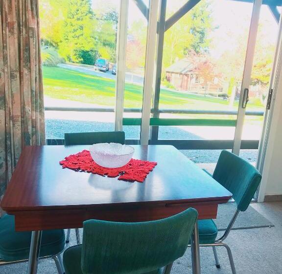 فندق على الطريق Greenacres Alpine Chalets & Villas