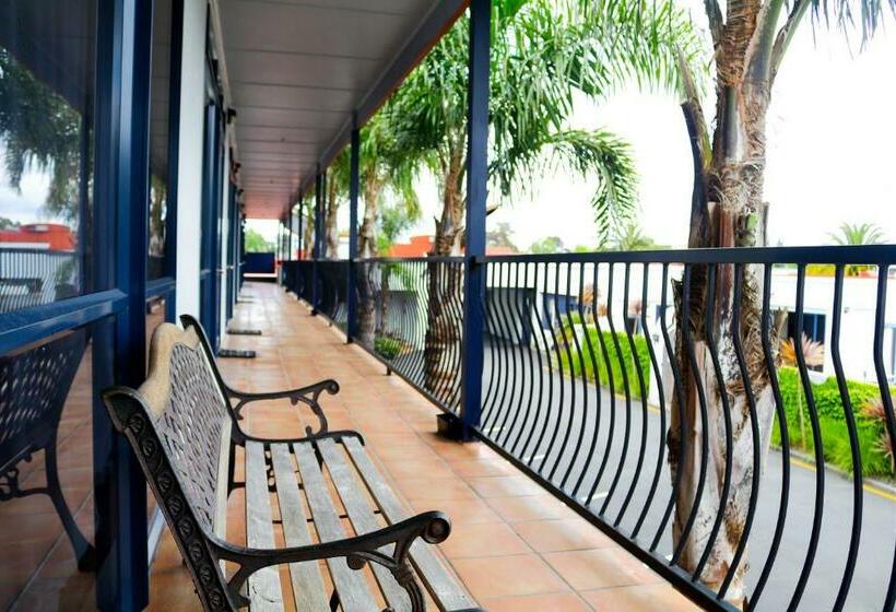 Отель Aaron Court Motor Inn