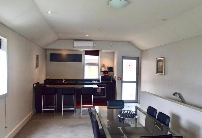 هتل Alpine Village