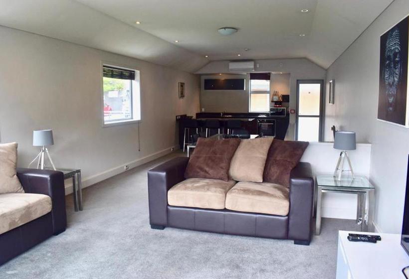 هتل Alpine Village