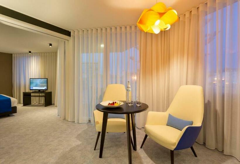 هتل AP Eva Senses