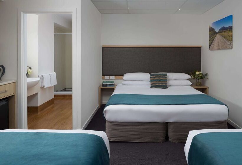 בית מלון כפרי Atura Wellington