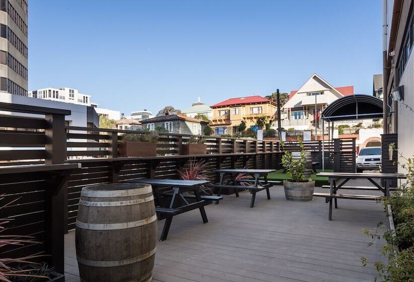 בית מלון כפרי Atura Wellington