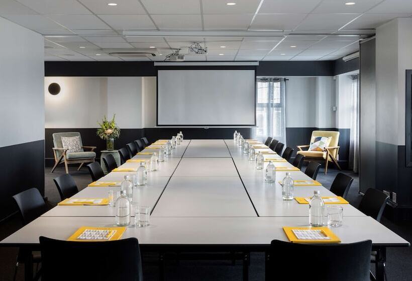 בית מלון כפרי Atura Wellington