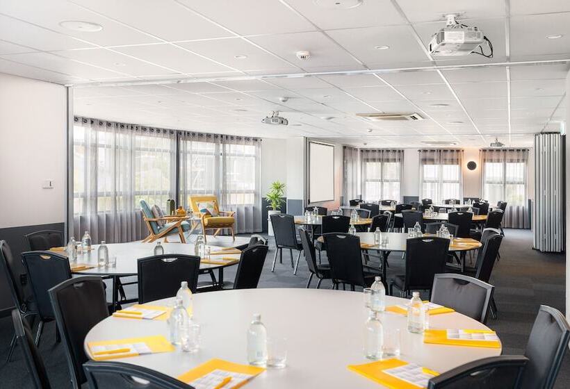 בית מלון כפרי Atura Wellington