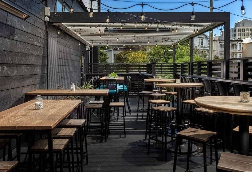 בית מלון כפרי Atura Wellington