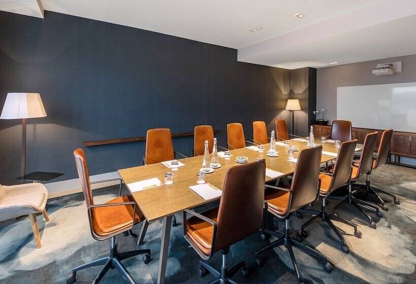 Отель Crowne Plaza Christchurch, An Ihg