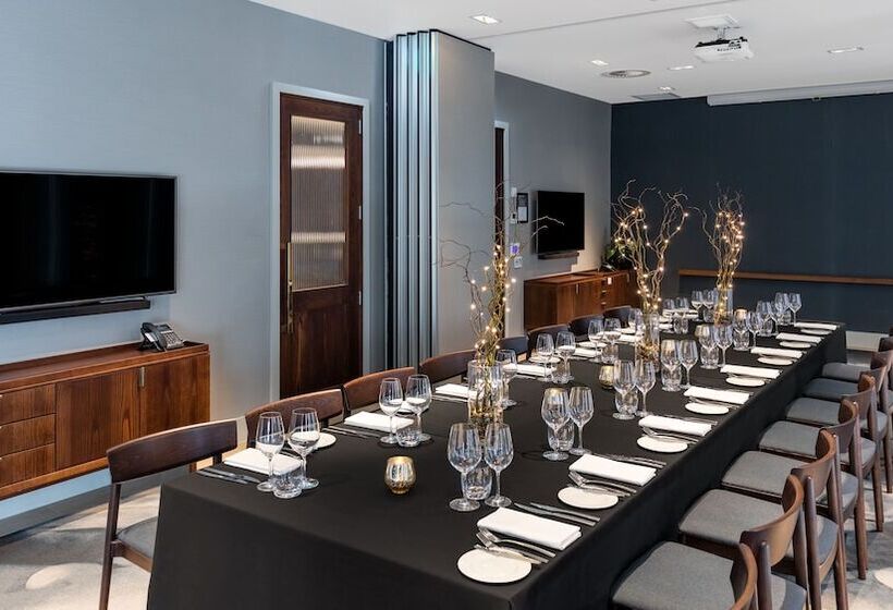 Отель Crowne Plaza Christchurch, An Ihg