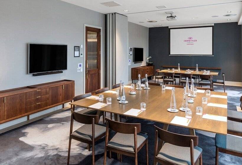 Отель Crowne Plaza Christchurch, An Ihg
