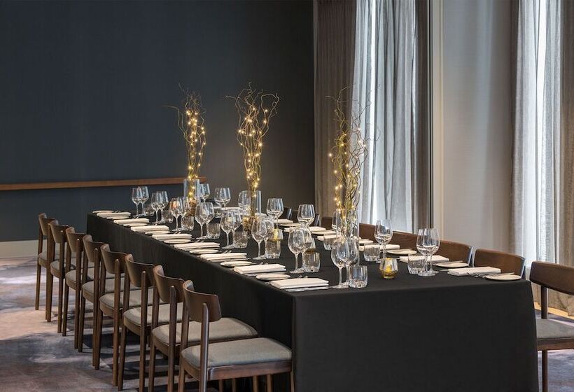 Отель Crowne Plaza Christchurch, An Ihg