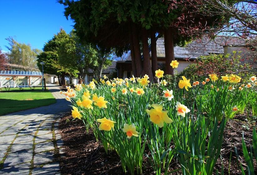 Distinction Te Anau Hotel & Villas