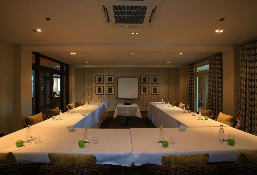 Distinction Te Anau Hotel & Villas