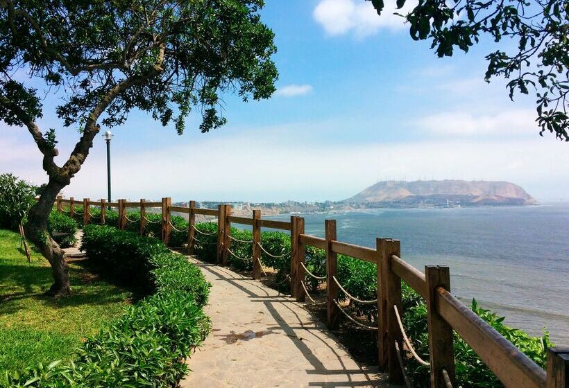 Отель Doubletree By Hilton Lima Miraflores El Pardo