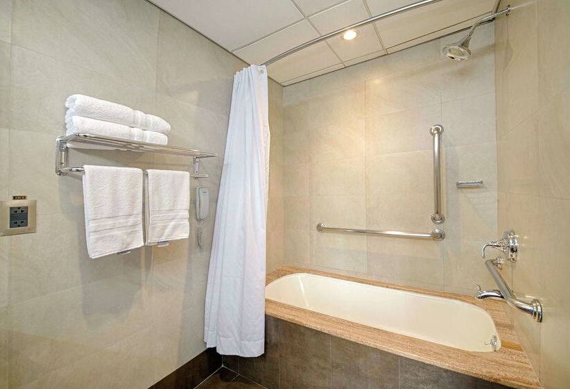 Отель Doubletree By Hilton Lima Miraflores El Pardo