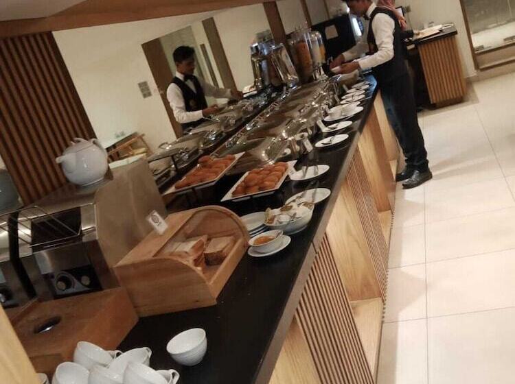 هتل Excelsior Karachi