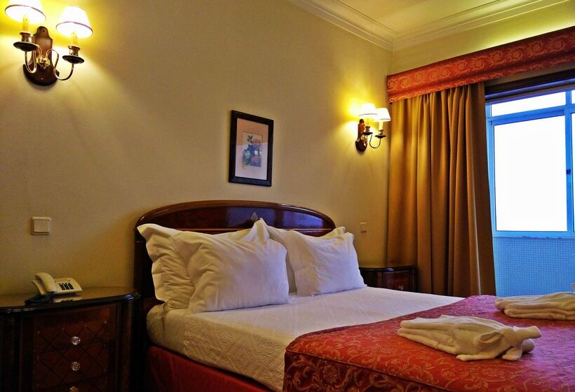 בית מלון כפרי Golden Tulip Porto Gaia