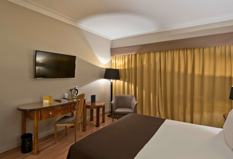 בית מלון כפרי Golden Tulip Porto Gaia