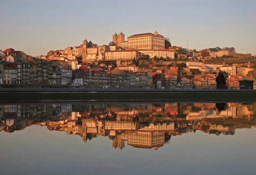 בית מלון כפרי Golden Tulip Porto Gaia