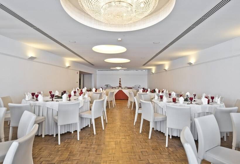 בית מלון כפרי Golden Tulip Porto Gaia