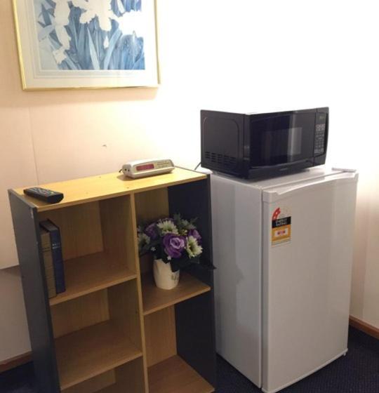 فندق Mid City Motor Lodge