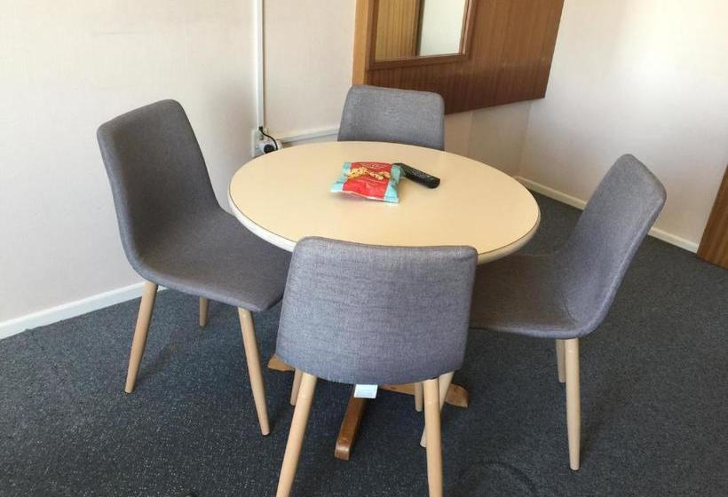 فندق Mid City Motor Lodge