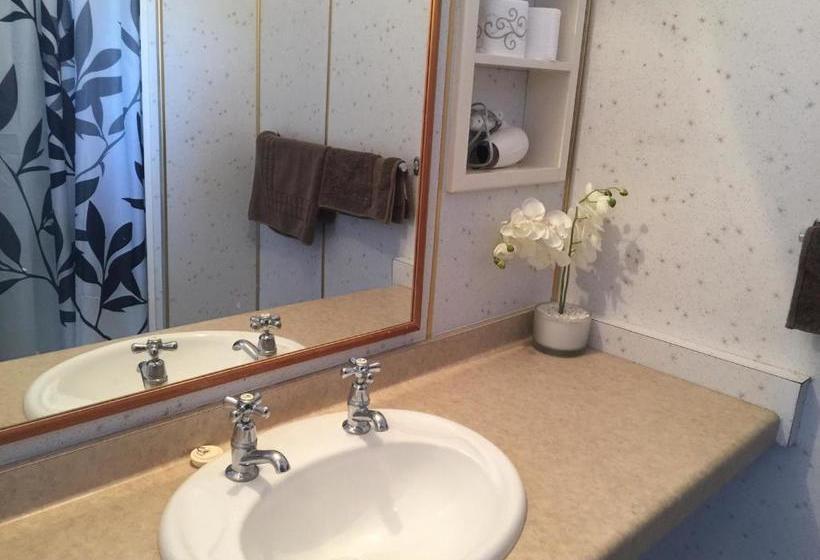 فندق Mid City Motor Lodge