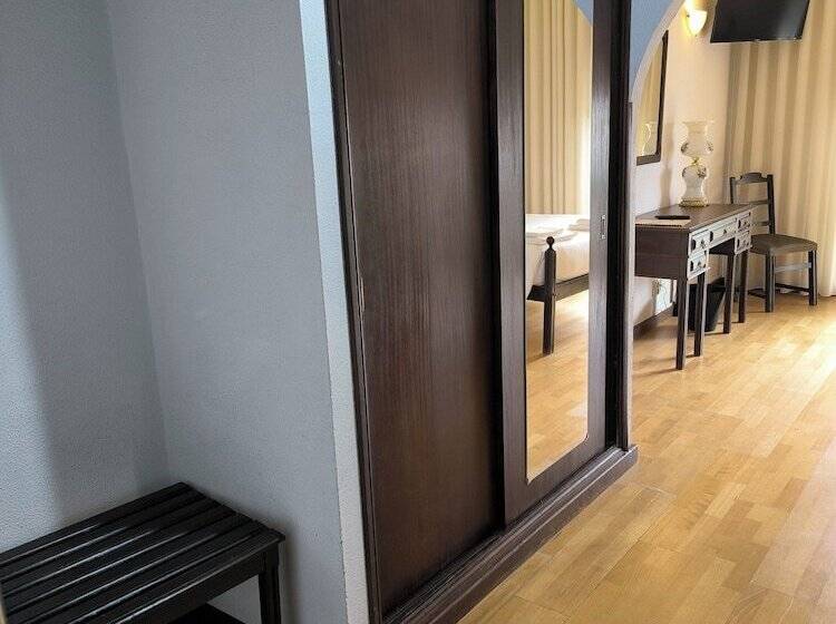 Отель Mira Serra