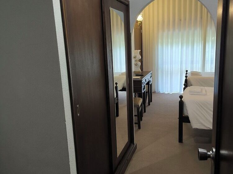 Отель Mira Serra