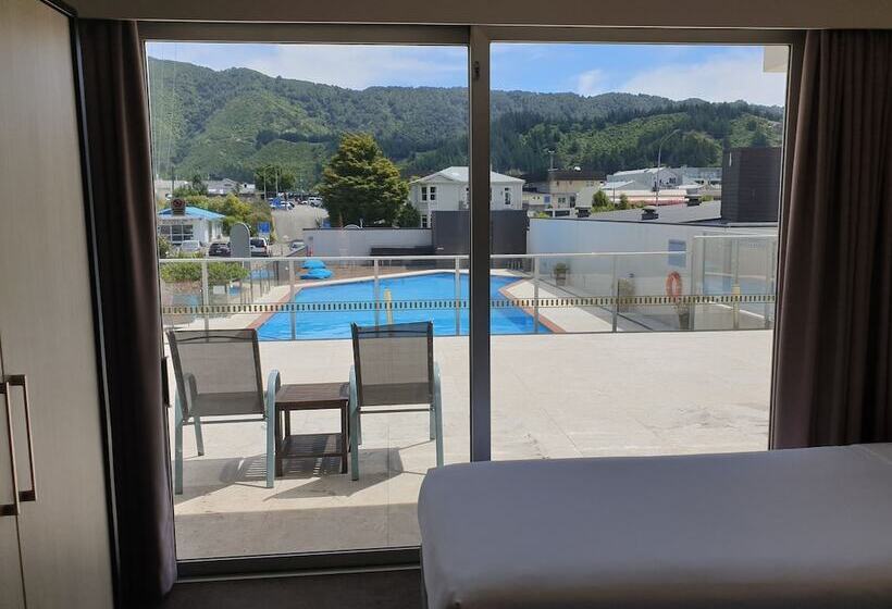 هتل Picton Yacht Club