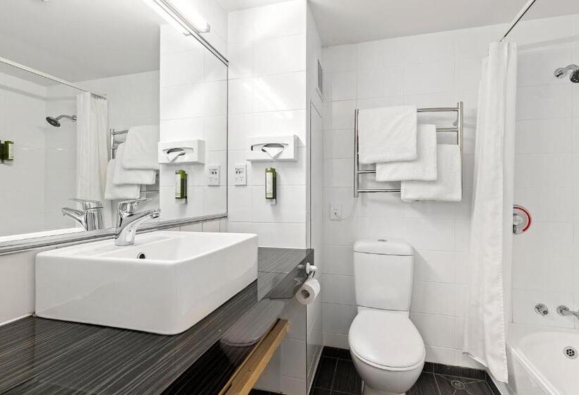 Elms Christchurch, Ascend Hotel Collection