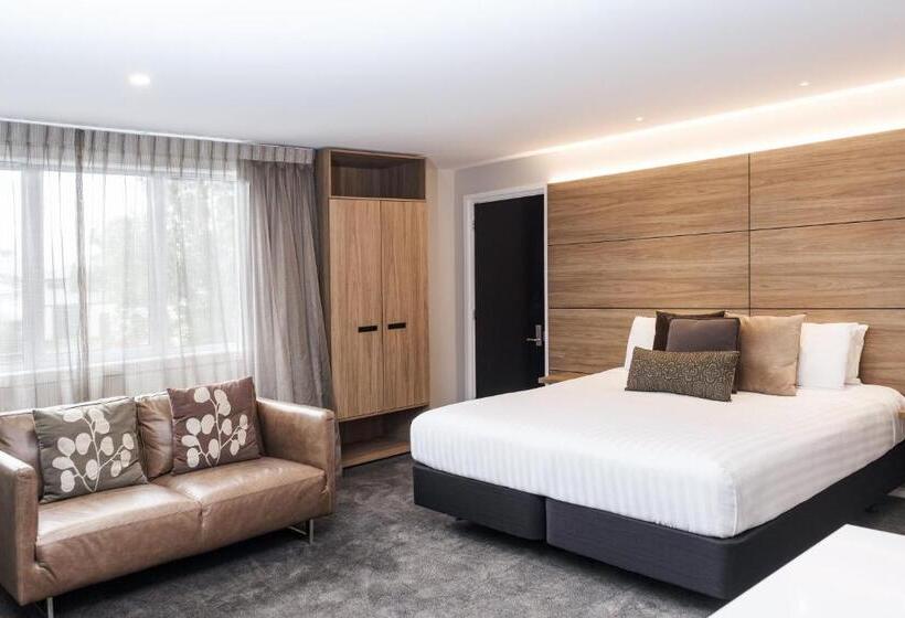 Elms Christchurch, Ascend Hotel Collection
