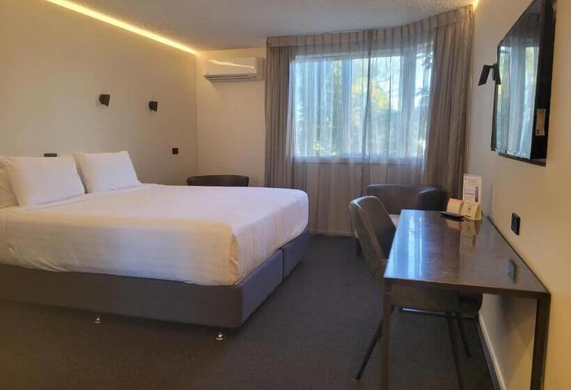 Elms Christchurch, Ascend Hotel Collection