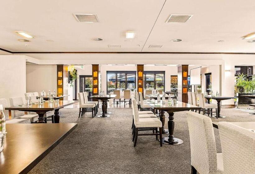 Elms Christchurch, Ascend Hotel Collection