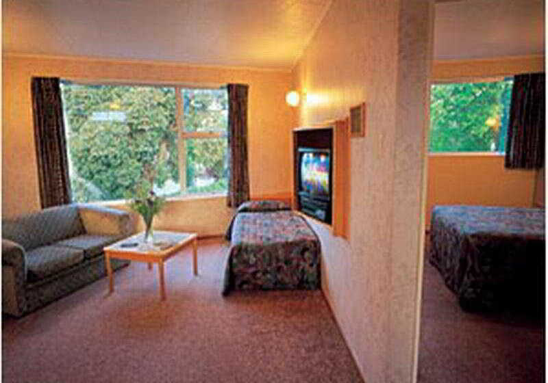 Отель Quality Inn Collegiate