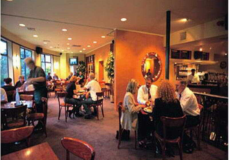 Отель Quality Inn Collegiate