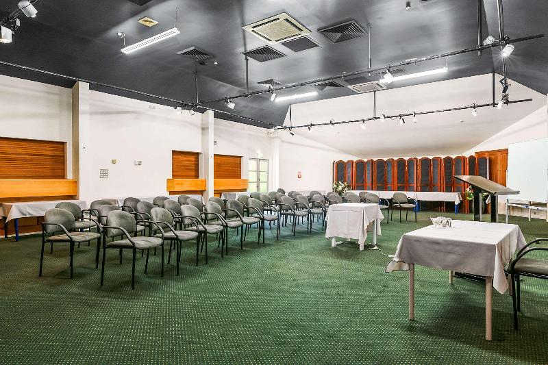 Отель The Angus